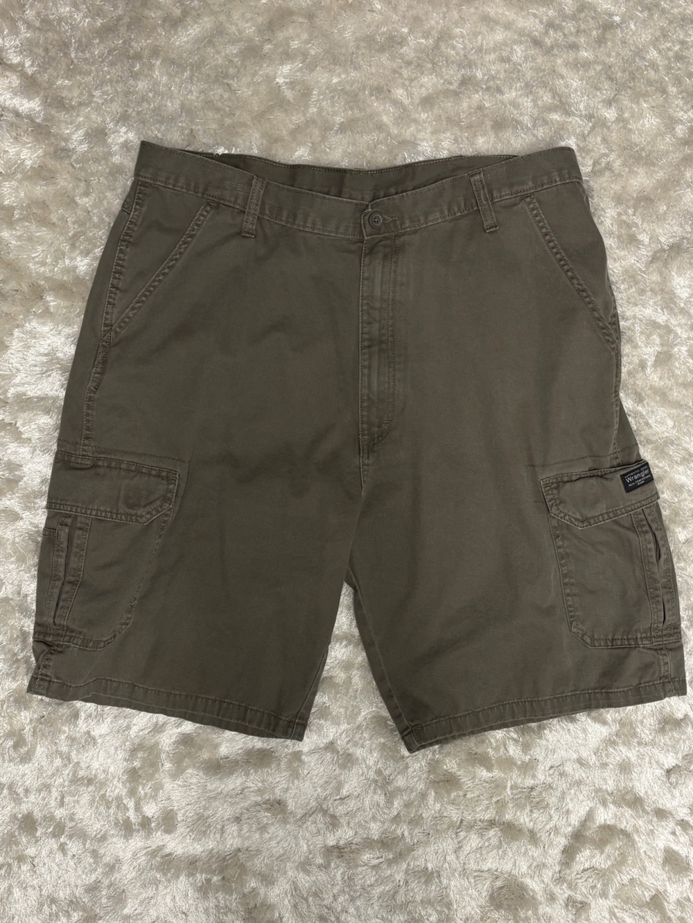 Wrangler Men’s Taupe Green Cargo Shorts-Excellent Condition-100% Cotton